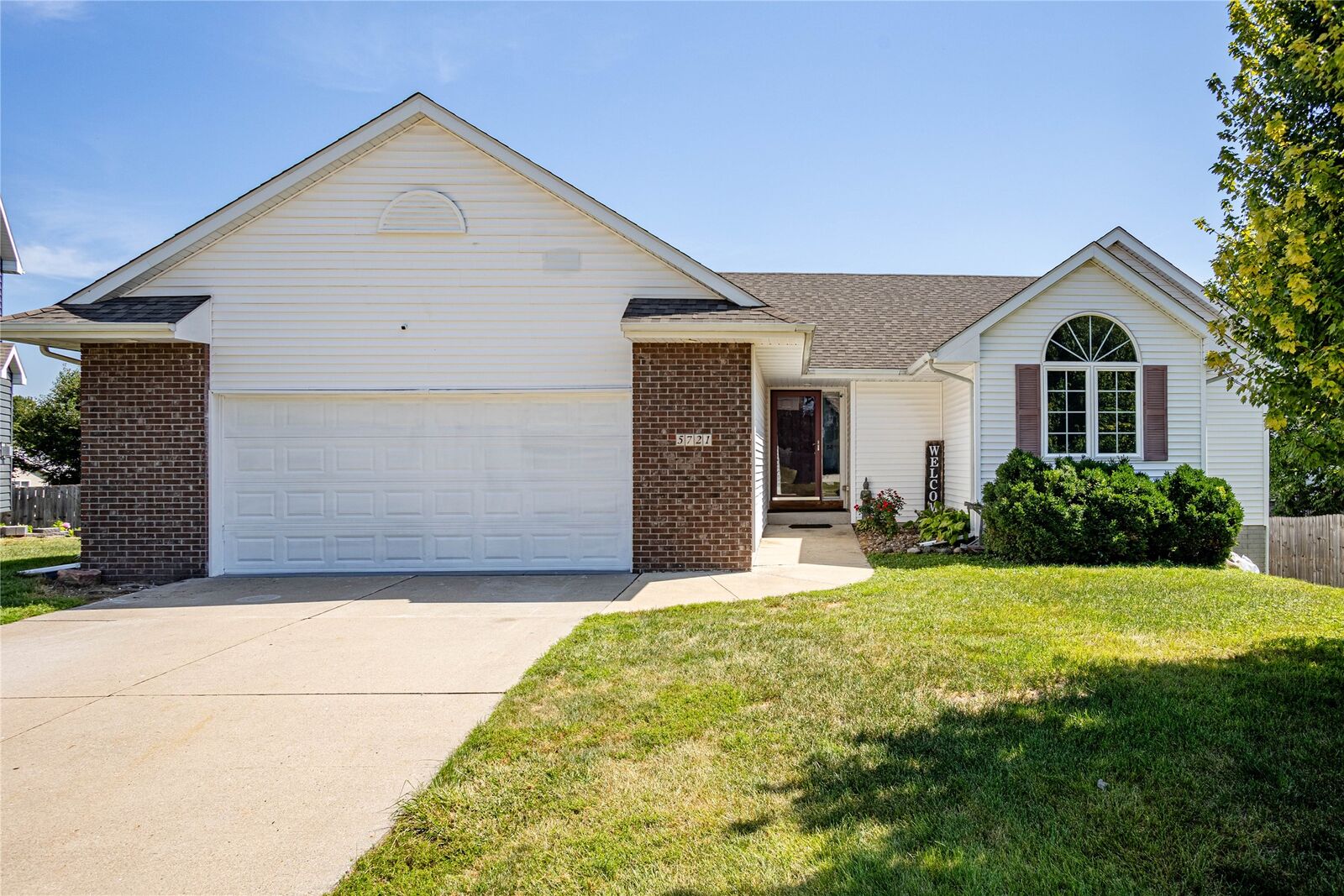 Property Photo: 5721 SE 30th Street IA 50320