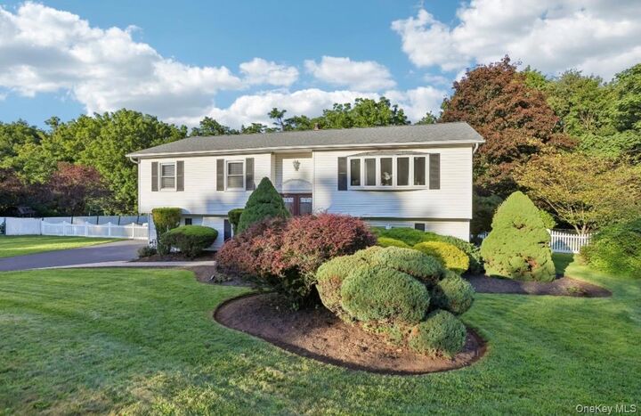 Property Photo:  5 Pine Drive  NY 10980 