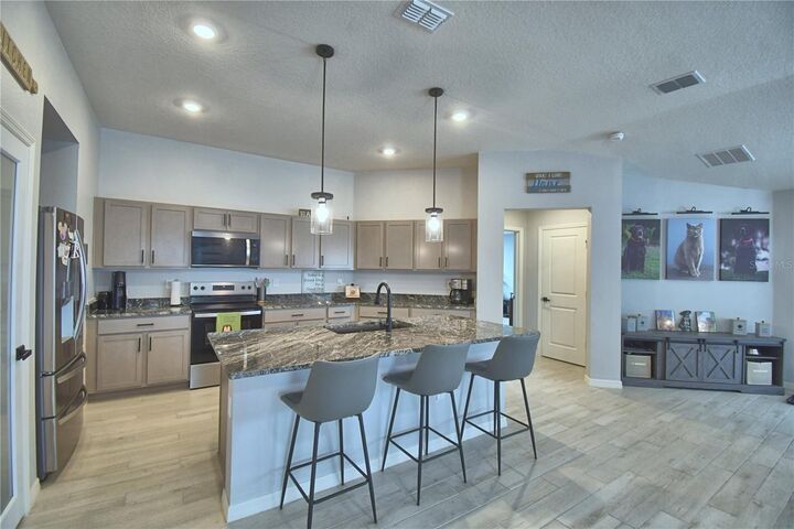 Property Photo: 2817 Woodacre Drive FL 33844