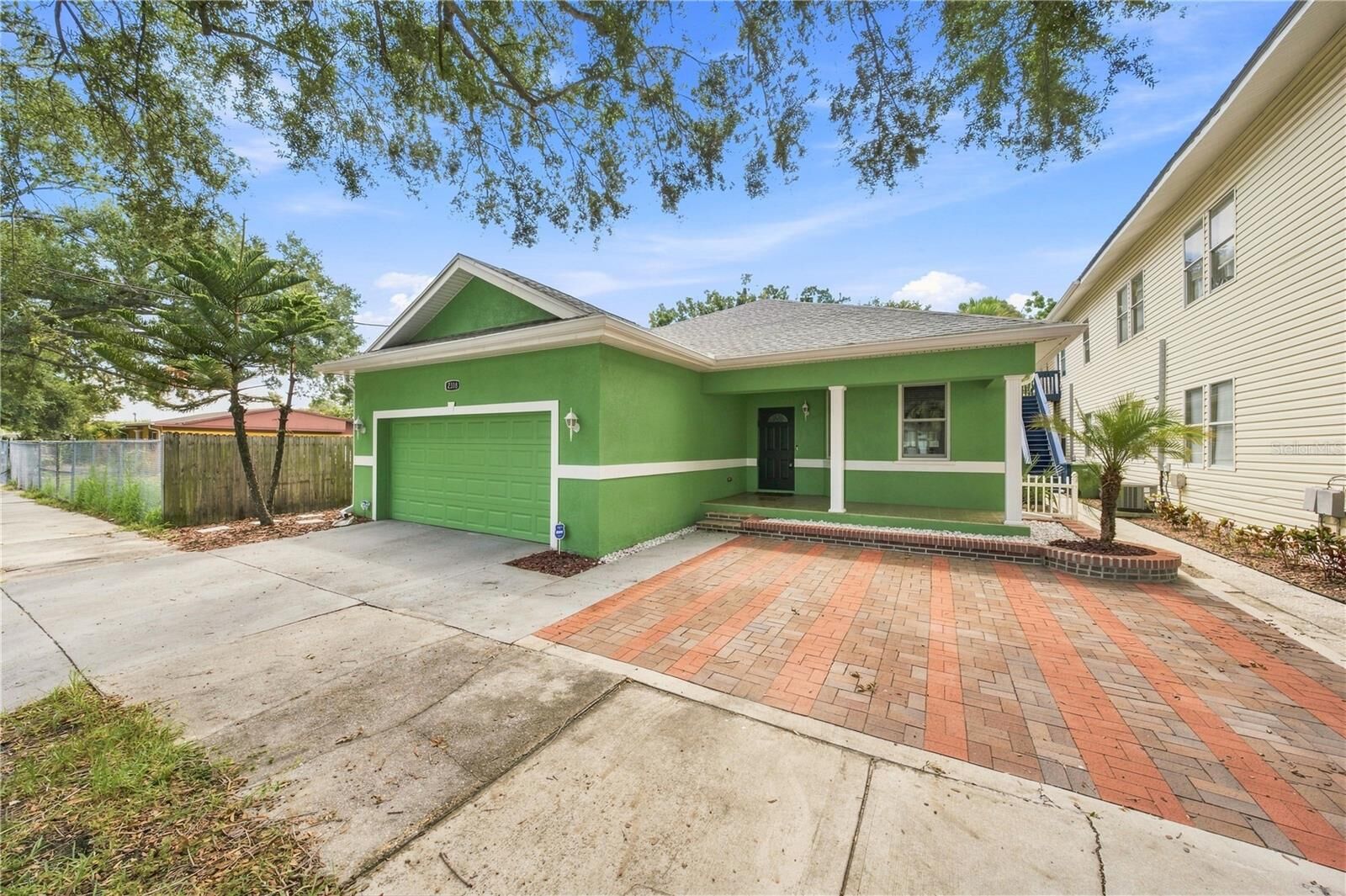 Property Photo:  2318 W Cherry Street  FL 33607 