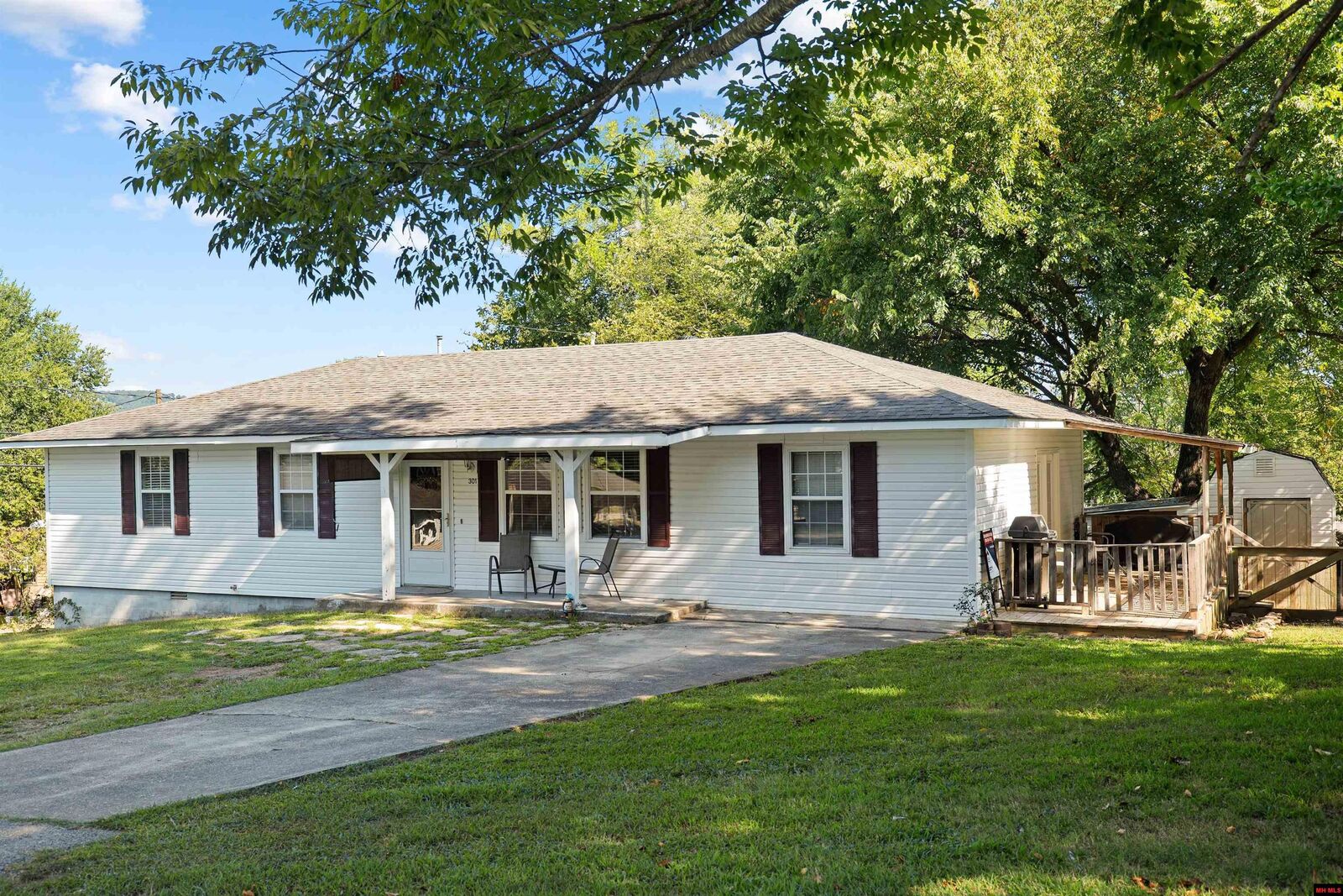 Property Photo: 301 Winchester Street AR 72634