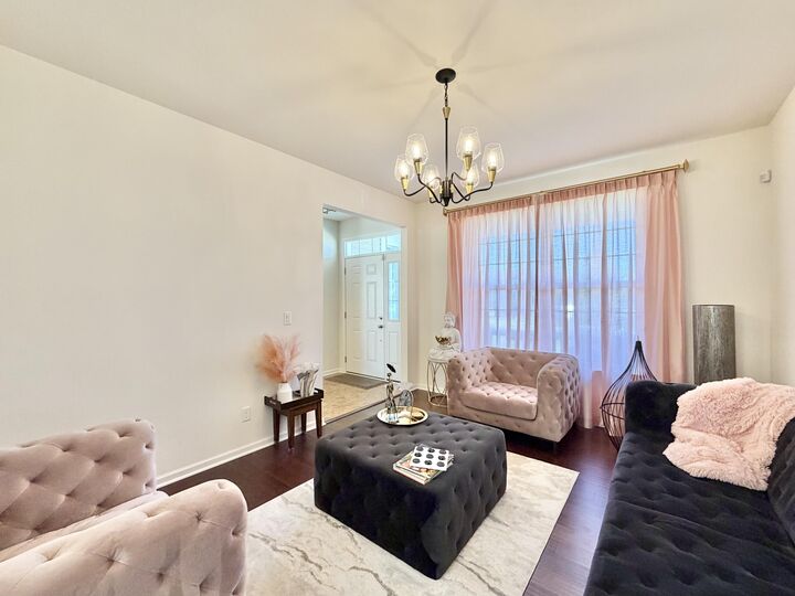 Property Photo:  401 Chesterfield Ct  WI 53191 