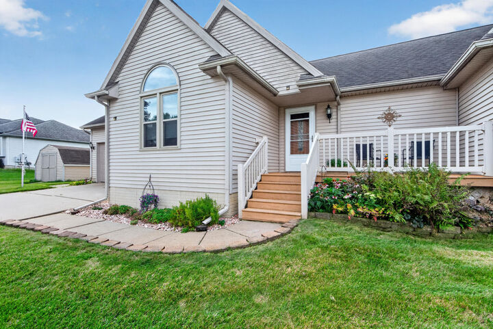 Property Photo: 2101 Appleway Drive MI 49203