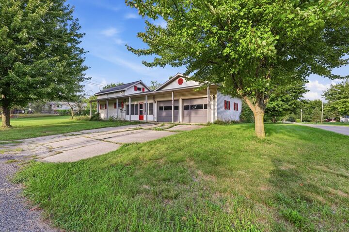 Property Photo: 410 Blanchard Street MI 48860