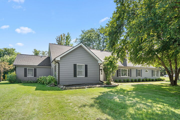 Property Photo: 1195 Longmeadow Road IL 60062