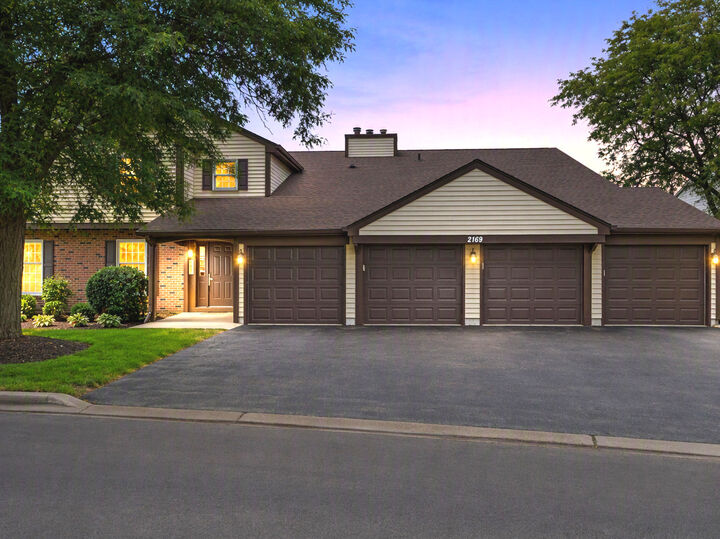 Property Photo:  2169 Sunderland Court 201B  IL 60565 