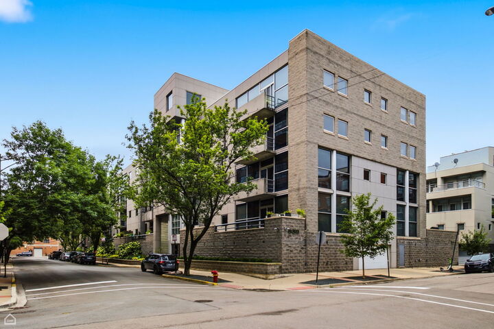 Property Photo:  939 W Huron Street 201  IL 60642 