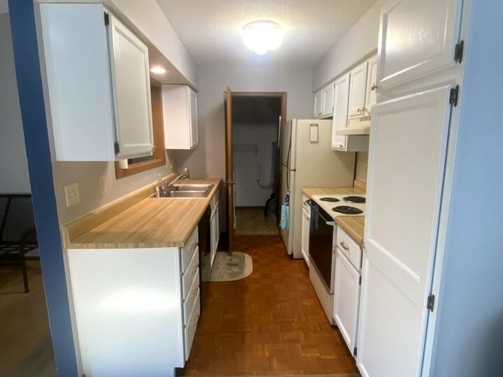 Property Photo: 1826 Kerrybrook Court 1826 IL 60178