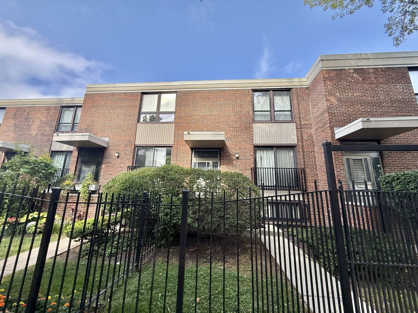 Property Photo:  816 S Laflin Street  IL 60607 