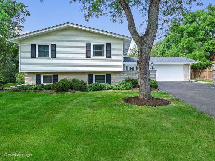 Property Photo: 924 Plainfield Road IL 60516