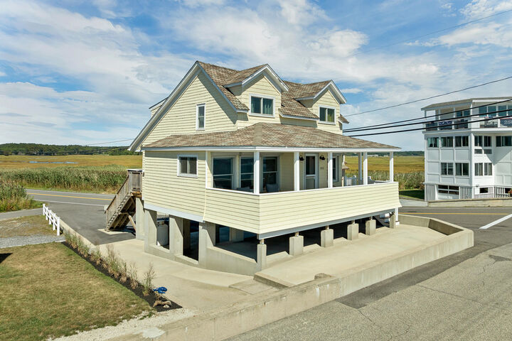 Property Photo: 393 Webhannet Drive ME 04090