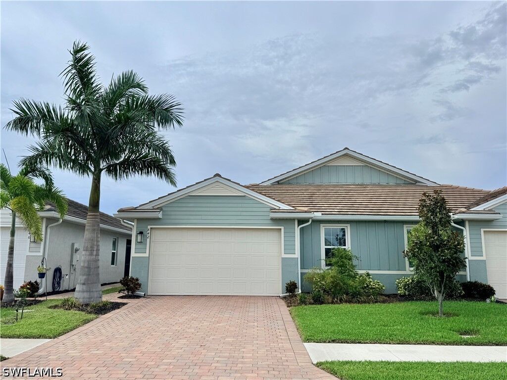 Property Photo: 842 Enbrook Loop FL 34114