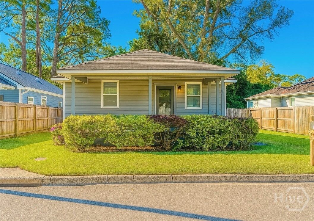 Property Photo:  1827 Greenville Street  GA 31404 