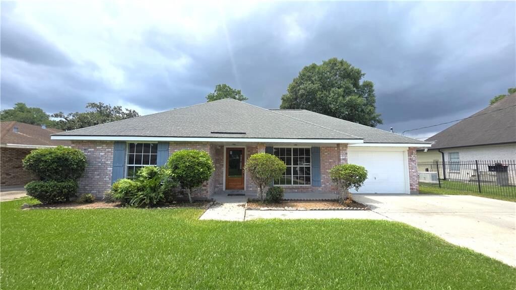 Property Photo:  308 Schlief Drive  LA 70037 