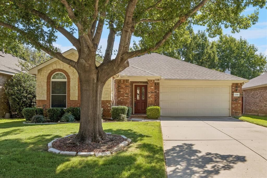 Property Photo: 5316 Shepherd Place TX 75028