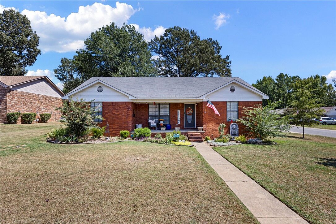 Property Photo: 2111 S Ithaca Avenue AR 72802