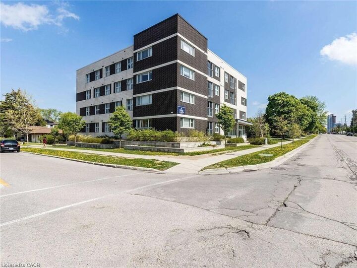 Property Photo:  392 Albert Street 304  ON N2L 3V1 