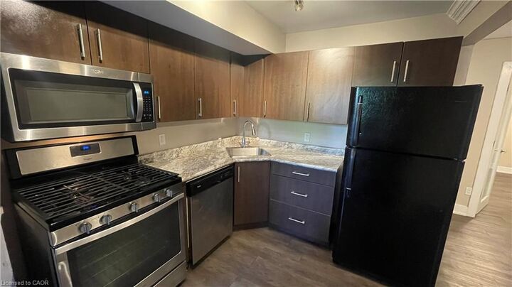 Property Photo:  4 Ottawa Street N 2  ON L8H 3Y7 