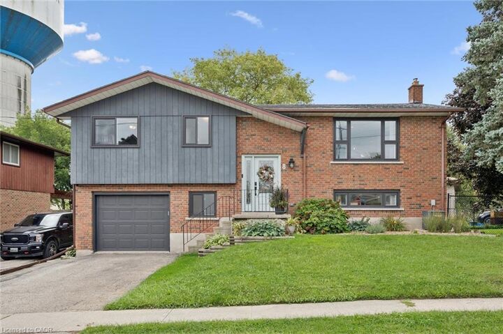 Property Photo:  8 Christian Street  ON N3A 2M6 