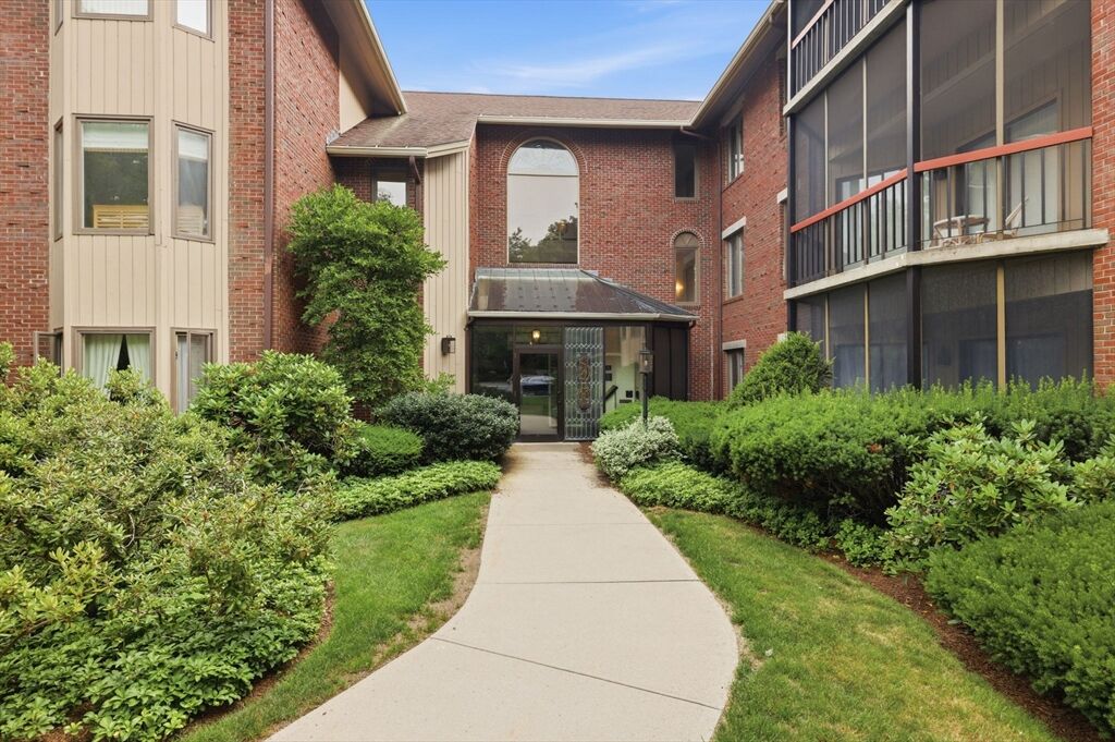 Property Photo:  770 Salisbury St. 311  MA 01609 