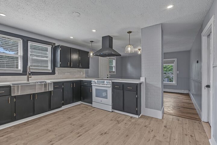 Property Photo: 39 Hope St 3 MA 02702