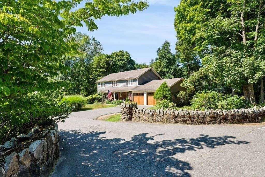 Property Photo:  1 Elm Top Lane  MA 01915 