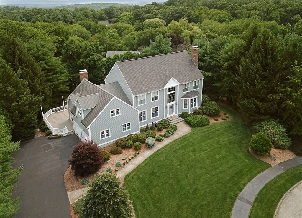 Property Photo:  9 Fieldstone Dr  MA 01545 