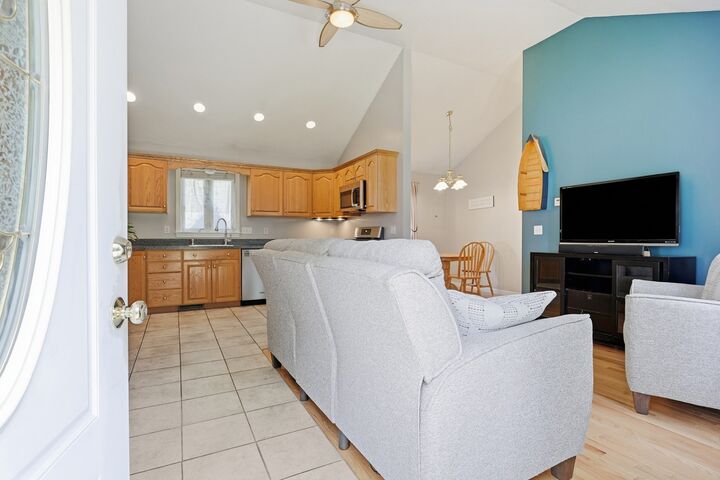 Property Photo:  6 Oak Road  MA 01460 