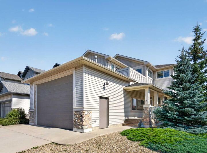 Property Photo:  4 Sunset Square  AB T4C 0H4 