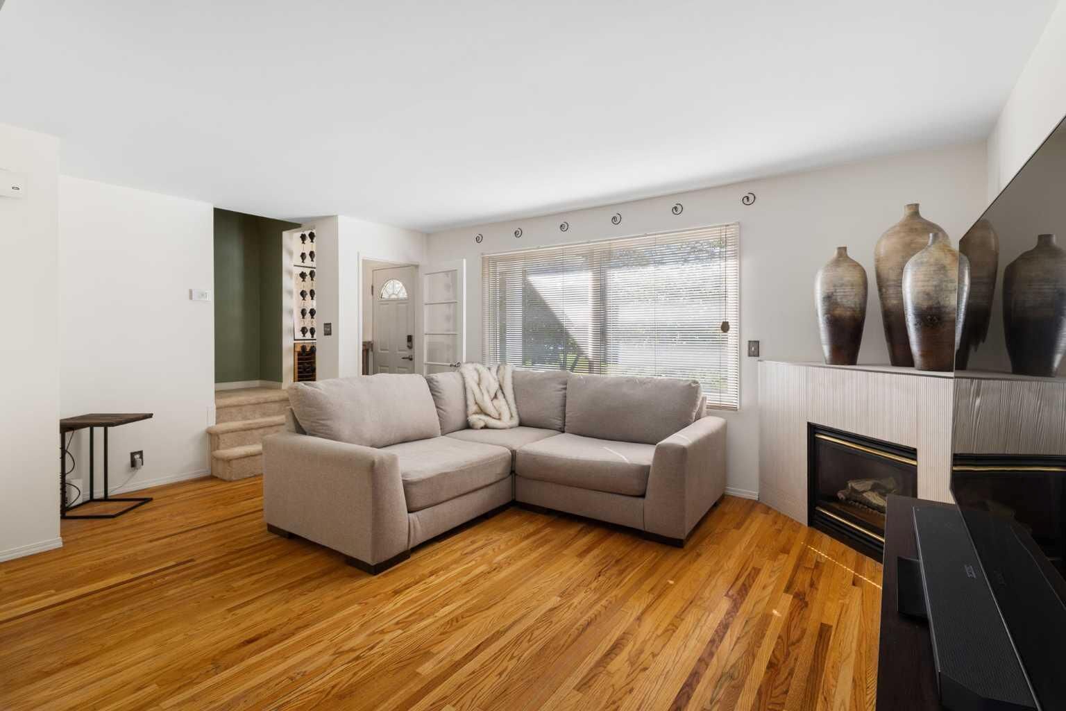 Property Photo:  554 Killarney Glen Court SW  AB T3E 7H4 