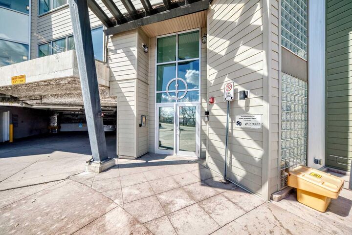 Property Photo:  4303 1 Street NE 406  AB T2E 7M3 