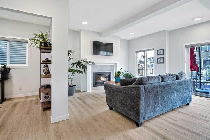 Property Photo:  553 Baywater Manor SW  AB T4B 5R7 