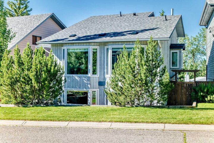 Property Photo:  31 Ranchridge Way NW  AB T3G 1Z8 