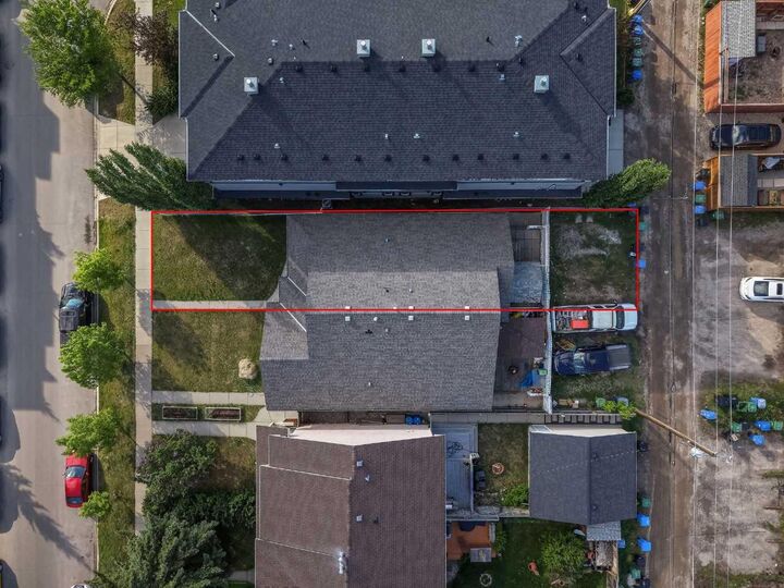Property Photo:  4736 17 Avenue NW  AB T3B 0P5 