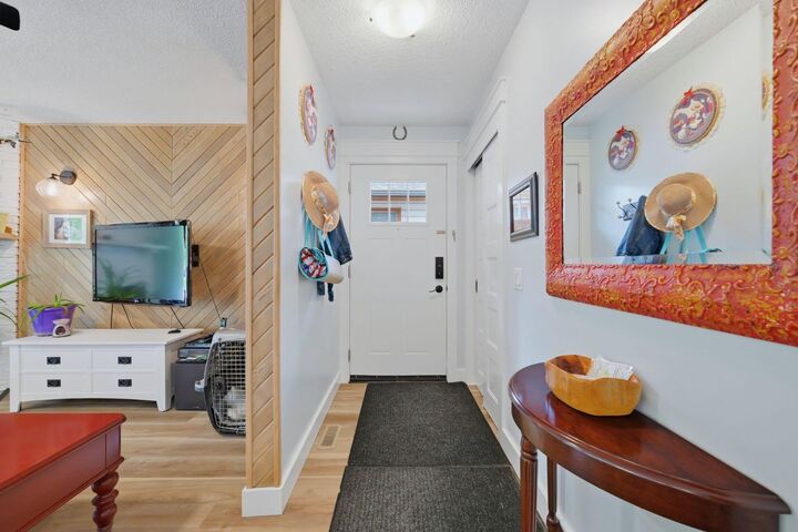 Property Photo:  3016 Cedar Ridge Drive SW  AB T2S 1X6 