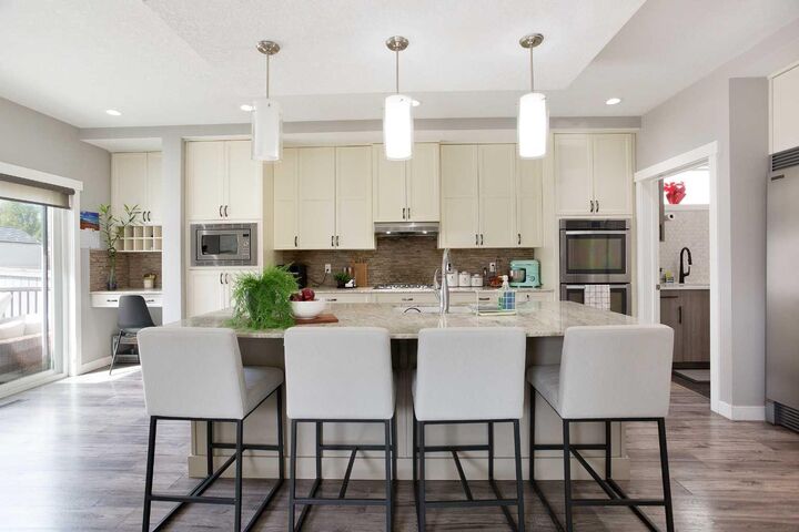 Property Photo:  342 Hillcrest Circle SW  AB T4B 4B3 