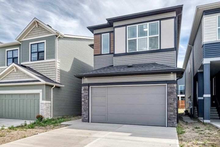 Property Photo:  72 Lucas Gardens NW  AB T3P 2S1 