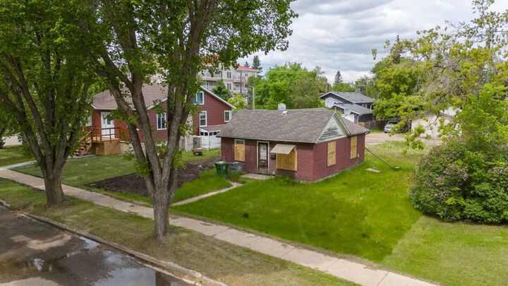 Property Photo:  4732 47 Street  SK S9V 0K1 