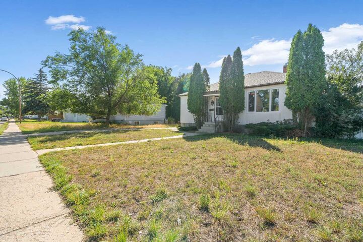 Property Photo:  227 4 Street SW  AB T1A 4E4 