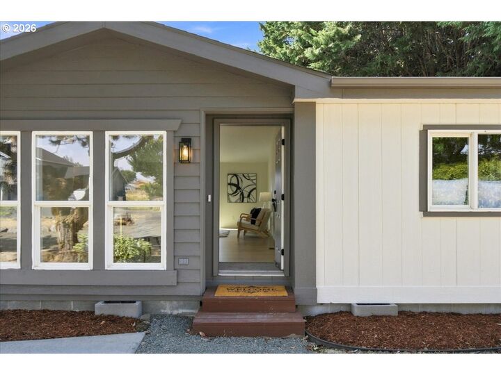 Property Photo:  574 Sunridge Ave  WA 98617 