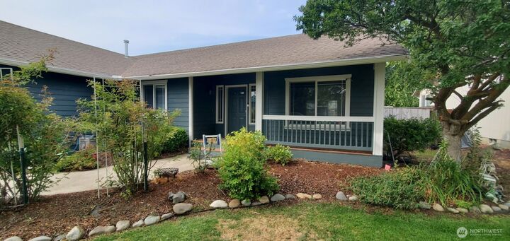 Property Photo: 1605 N Bluegrass Lane WA 98926