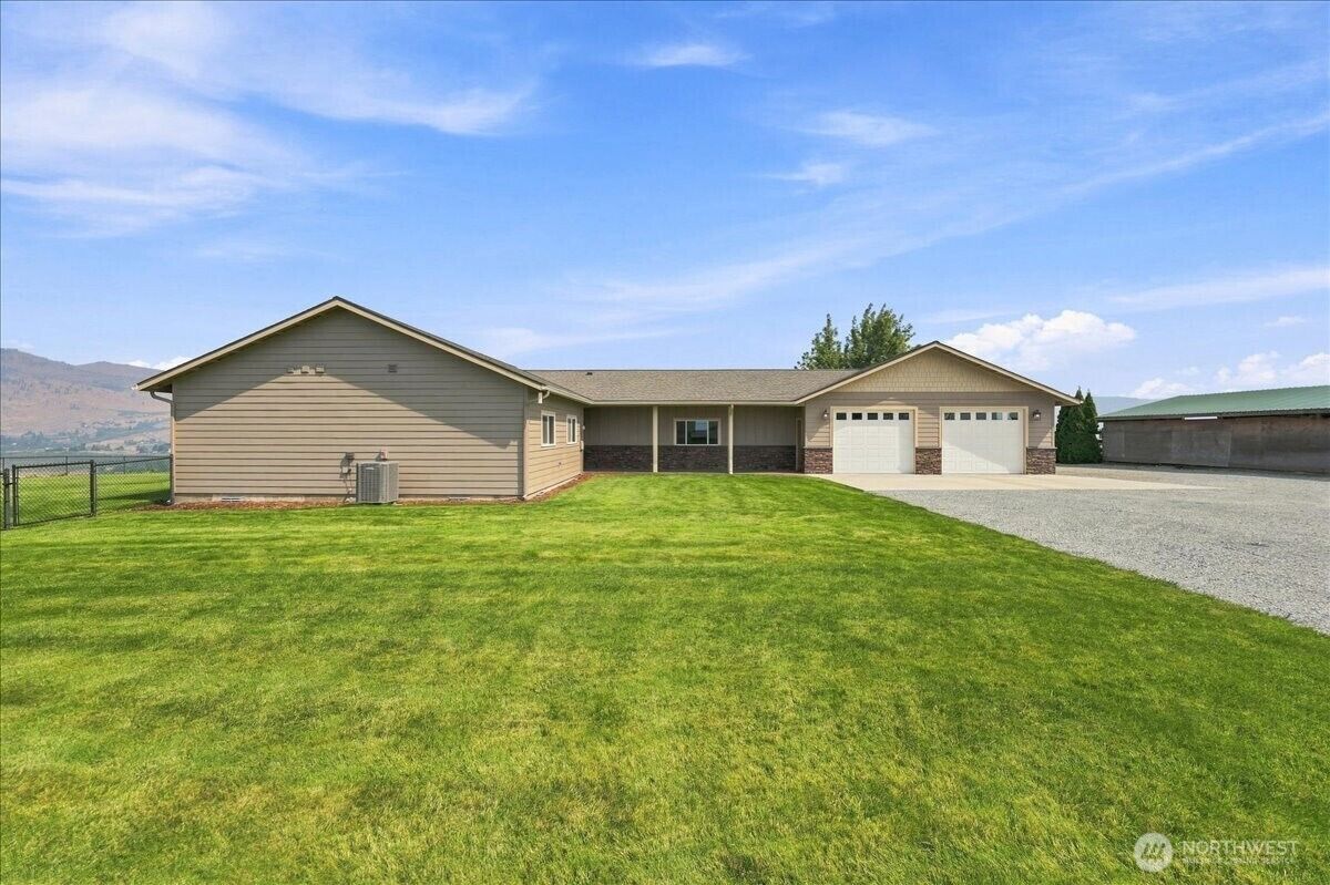 Property Photo:  1080  Washington Street  WA 98831 