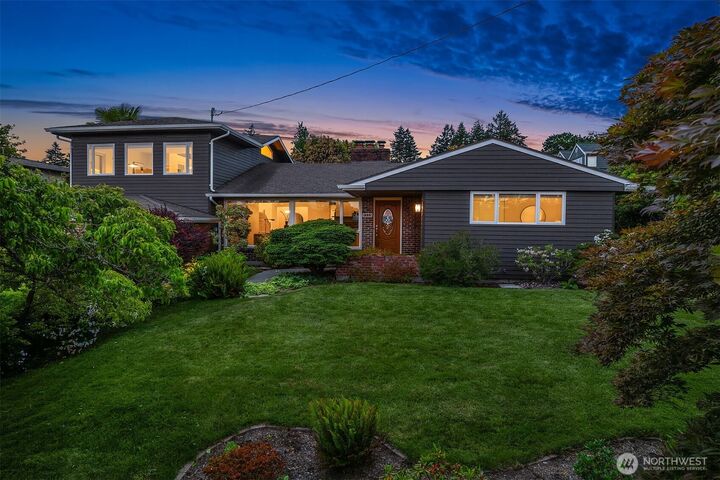Property Photo:  1333  98th Avenue NE  WA 98004 