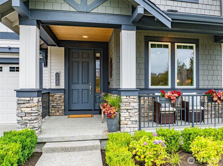 Property Photo: 770 SE 6th Place WA 98045