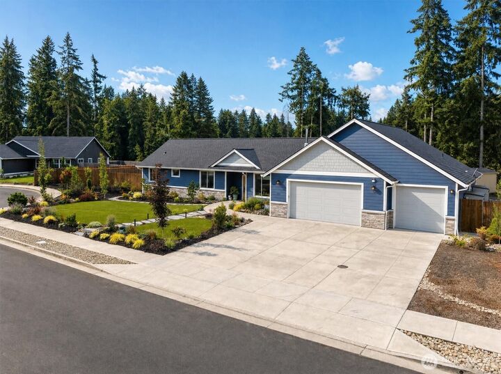 Property Photo:  105  Andrew Court  WA 98611 