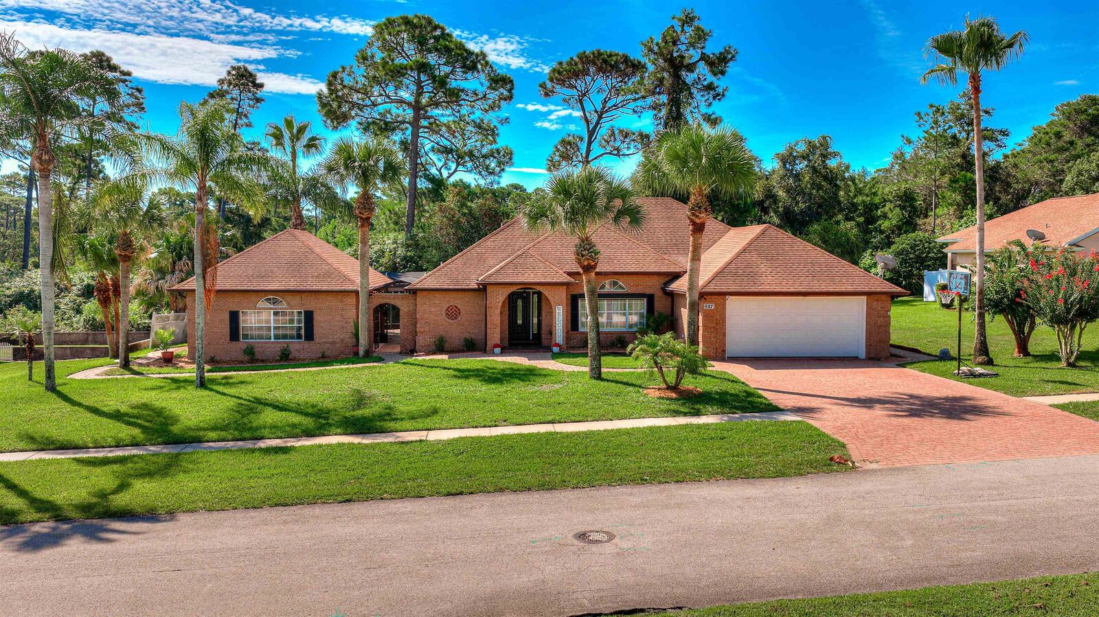 Property Photo:  627 E Bianca Cir  FL 32086 