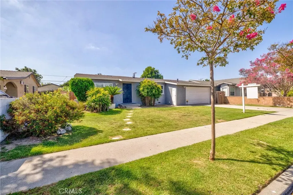 Property Photo:  1136 E 71st  CA 90805 
