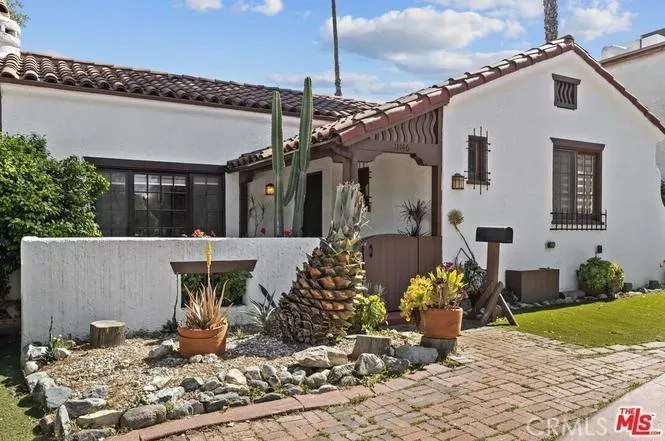 Property Photo: 11146 Huston Street CA 91601