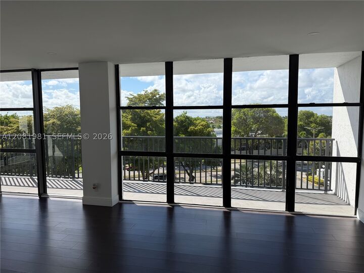 Property Photo: 1000 Parkview Dr 531 FL 33009