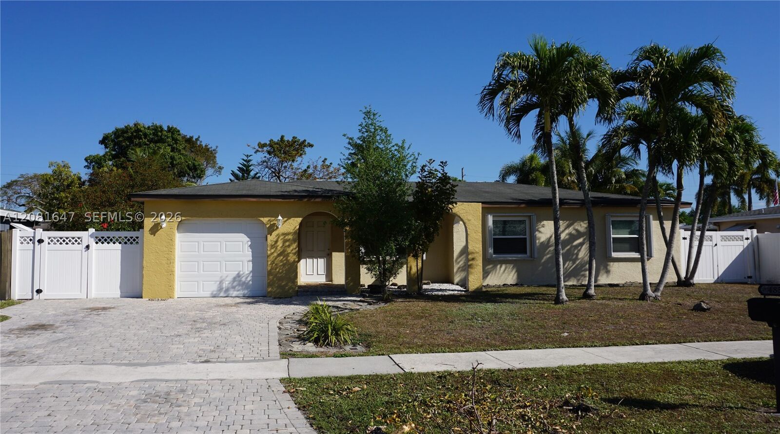 Property Photo: 4857 Alfresco St FL 33428